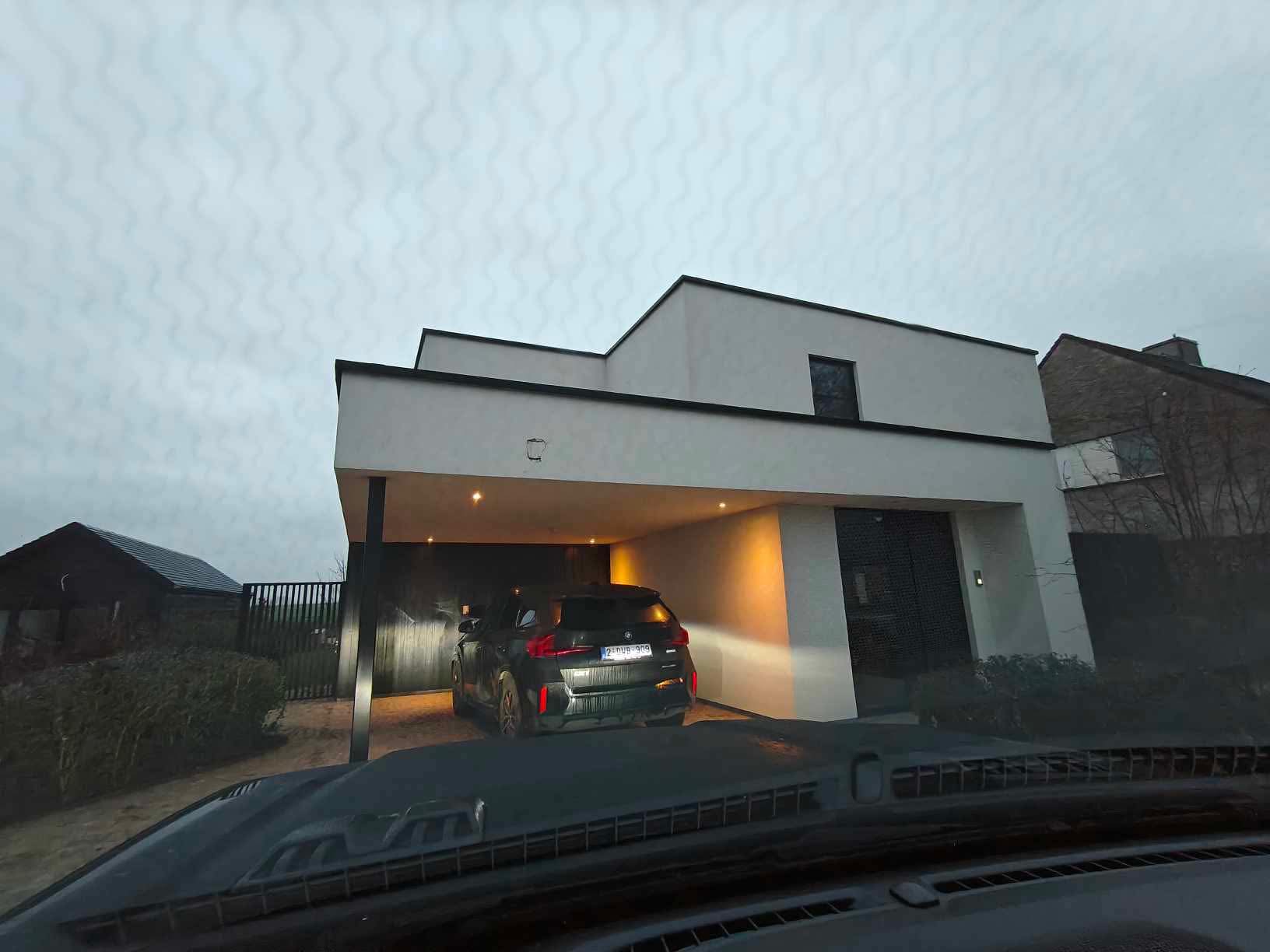 Beschadigde gevel door aanrijding